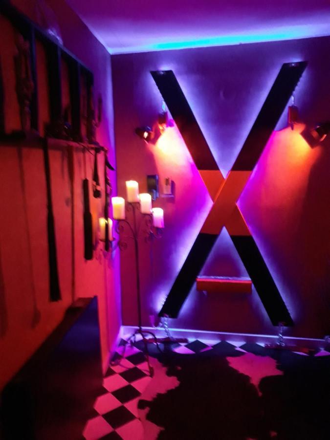 Love Room Le Rouge Et Noir Barr Exterior foto