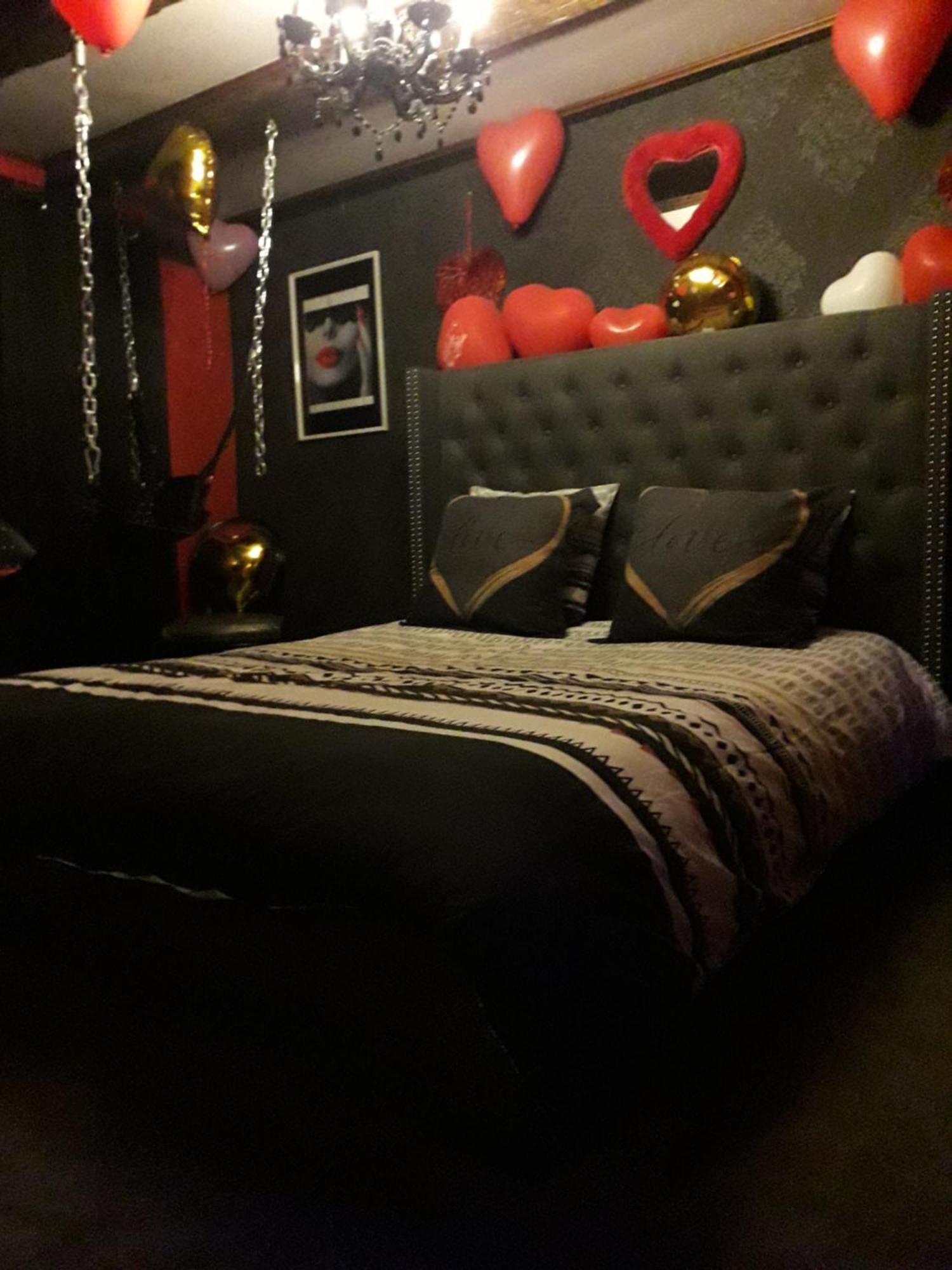 Love Room Le Rouge Et Noir Barr Exterior foto