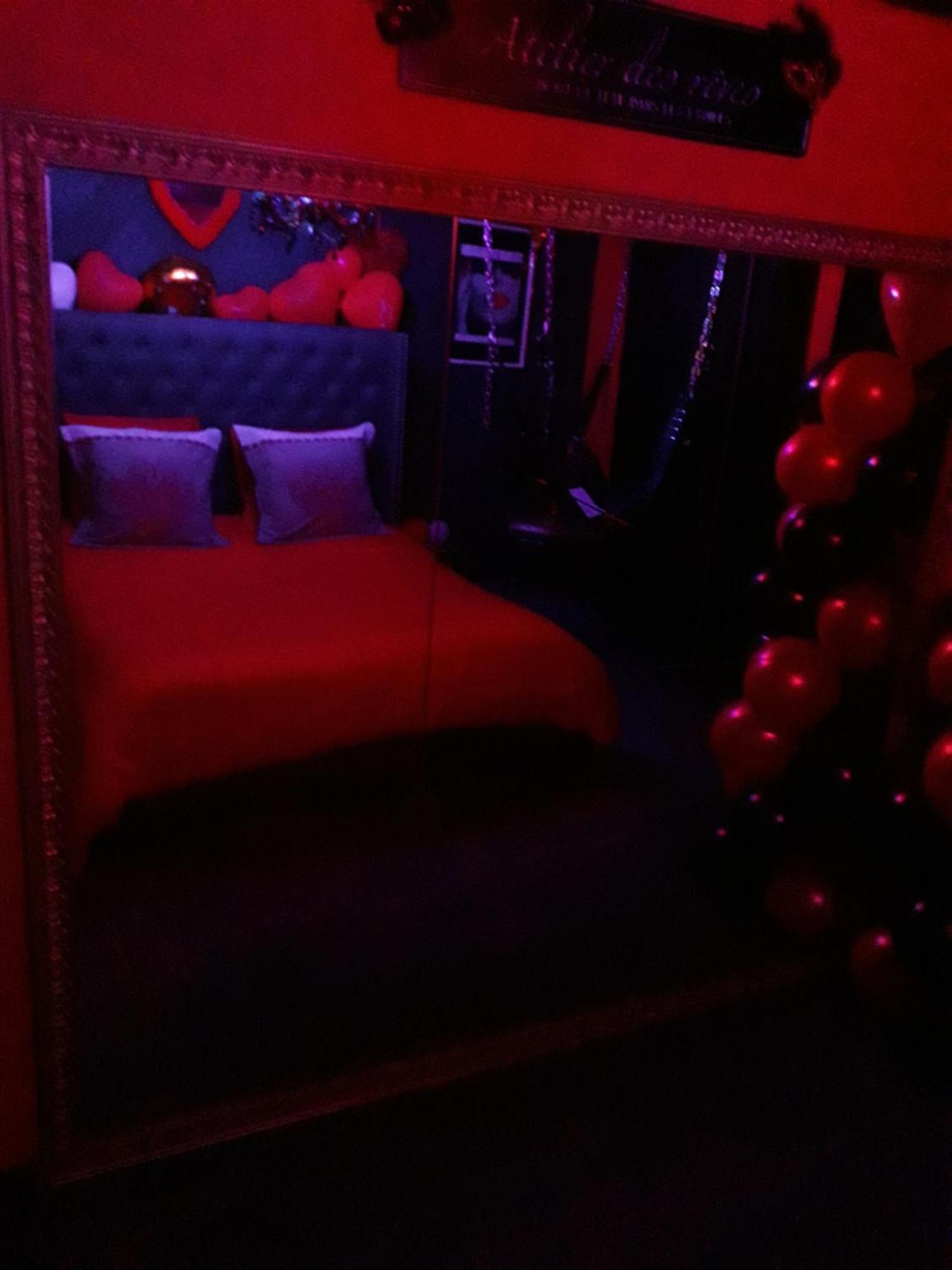 Love Room Le Rouge Et Noir Barr Exterior foto