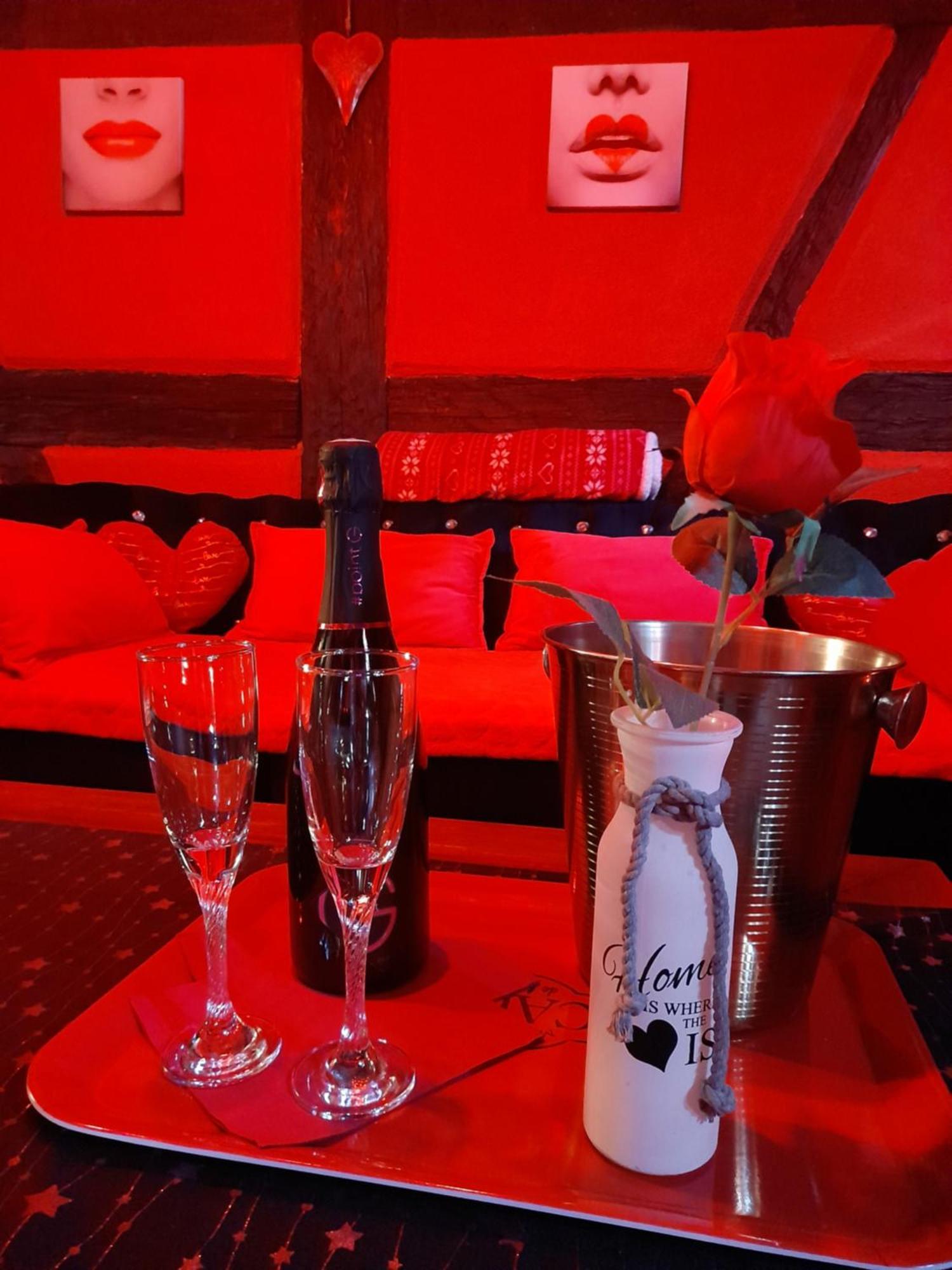 Love Room Le Rouge Et Noir Barr Exterior foto